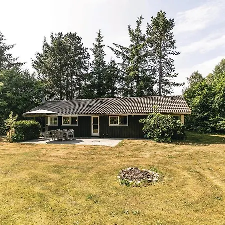 Vakantiehuis 3 Bedroom Lovely In