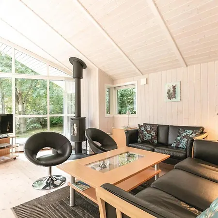3 Bedroom Lovely In Vakantiehuis Hasle